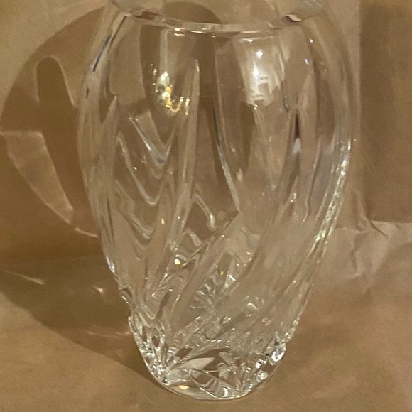 Marquis by Waterford Crystal Wyndmere Bud Vase - Picture 5 of 9